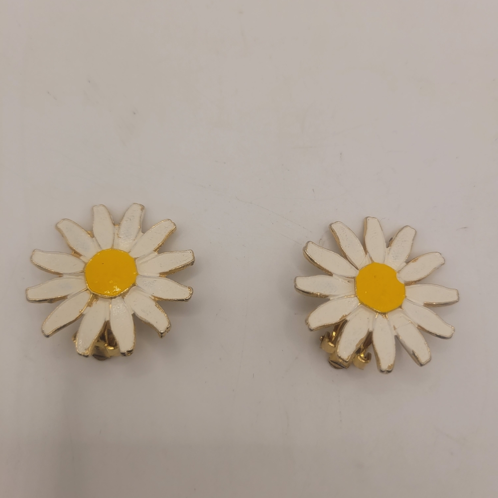 Daisy Flower Clip-On Earrings